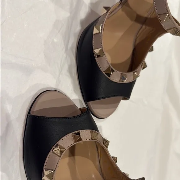 Valentino Women's Black and Tan Studded Heels Size 37 1/2 (7 1/2 US Size)