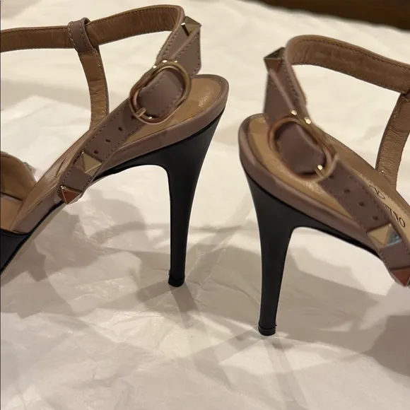 Valentino Women's Black and Tan Studded Heels Size 37 1/2 (7 1/2 US Size)