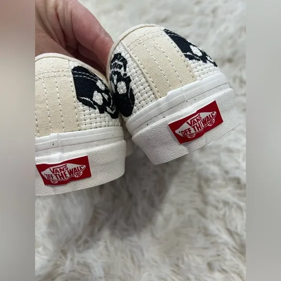 Vans Authentic 44 DX - Needlepoint/ Skulls - NWT- size Men’s 8 Women’s size 9.5