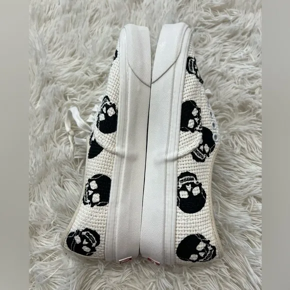 Vans Authentic 44 DX - Needlepoint/ Skulls - NWT- size Men’s 8 Women’s size 9.5