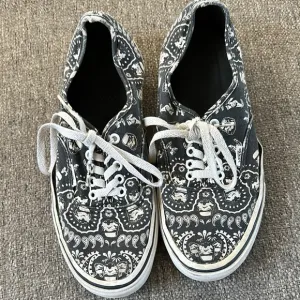 Vans Black and White Star Wars Patterned Men's Shoes Size 10