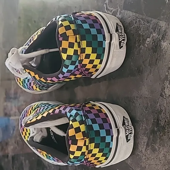 Vans Girls size 3 rainbow checkered athletic lace up canvas sneakers