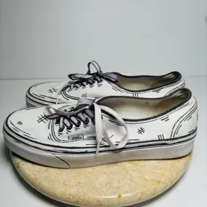 Vans Lace up Custom Cartoon 2D‎ Comic Book Shoes Mens sz 9 W 10.5 Canvas Sneaker