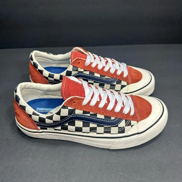 Vans Men's Red and Blue   Sneakers size 8.5 pre owned Exellent condition