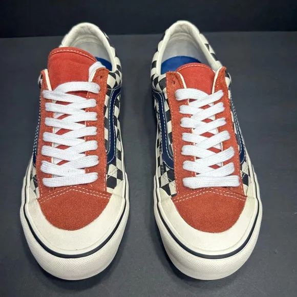 Vans Men's Red and Blue   Sneakers size 8.5 pre owned Exellent condition
