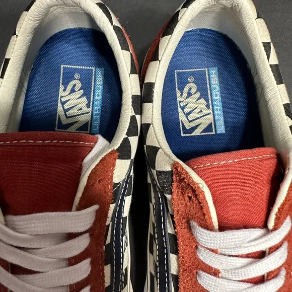 Vans Men's Red and Blue   Sneakers size 8.5 pre owned Exellent condition