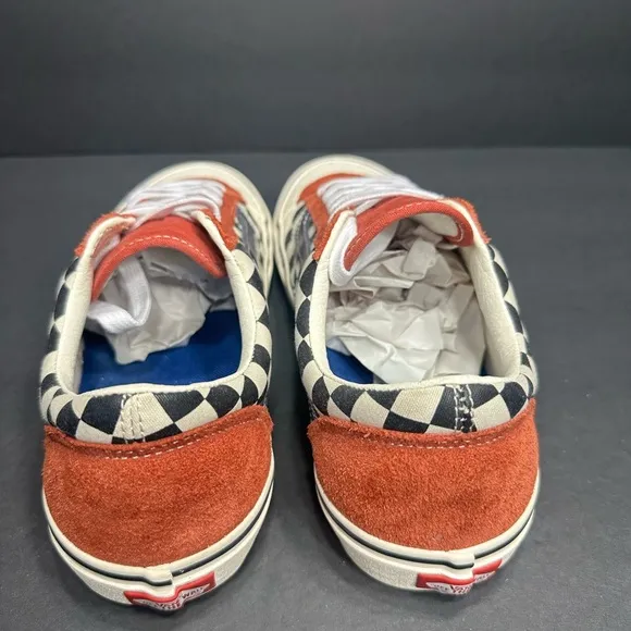Vans Men's Red and Blue   Sneakers size 8.5 pre owned Exellent condition