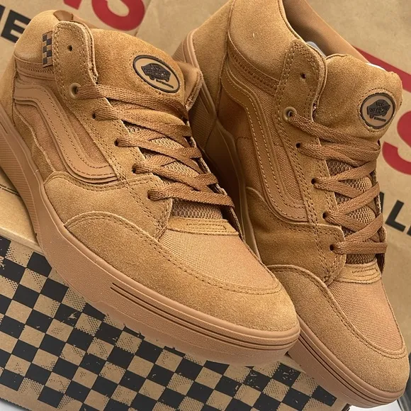 Vans Men's Tan Suede Sneakers Zahba MidBrown/GumVN000CBSB7G