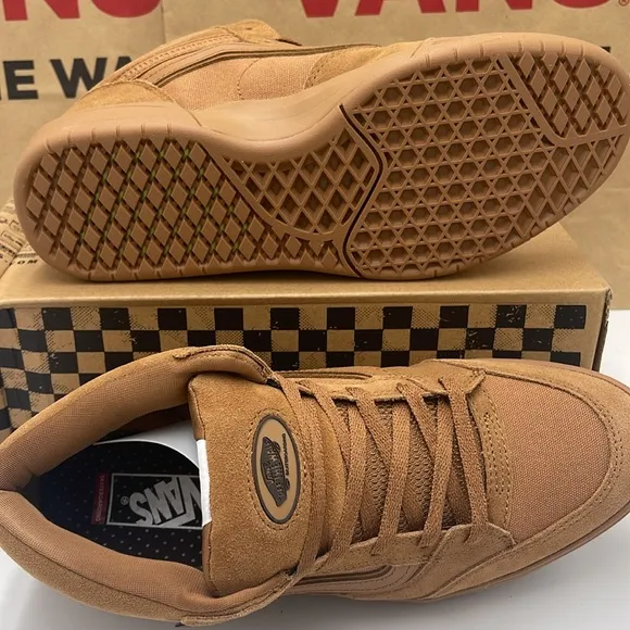Vans Men's Tan Suede Sneakers Zahba MidBrown/GumVN000CBSB7G