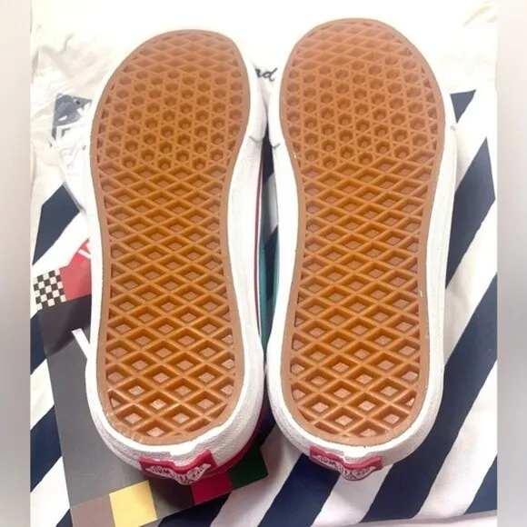 Vans Old School Custom Shoes New Size 8 Women with Extra Laces​​
