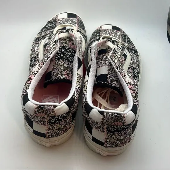Vans Old Skool Patchwork Floral Black &amp; White Skate Shoes- NWT- men size 9