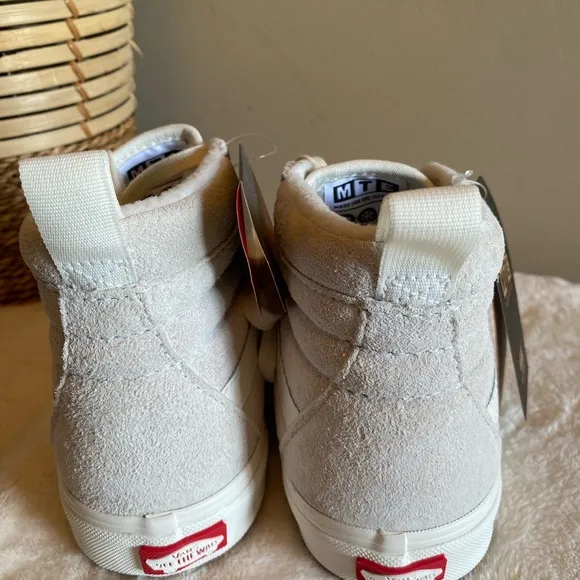 Vans Sk8-Hi MTE Sneakers Women 7/ Men 5.5