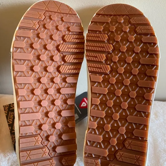 Vans Sk8-Hi MTE Sneakers Women 7/ Men 5.5