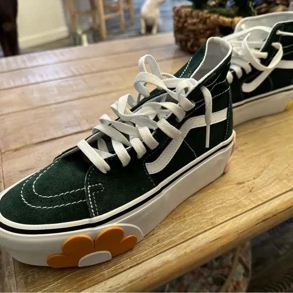 Vans Sk8 hi stackform - platform OSF / 7.5 BRAND NEW IN BOX (Green with flowers)