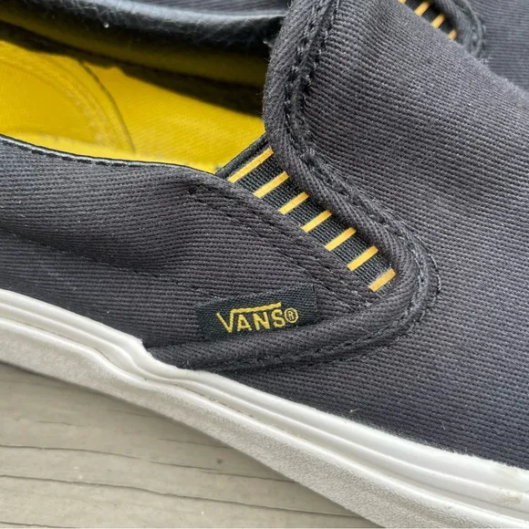 Vans x Harry Potter Hufflepuff Classic Slip On Shoes size 7