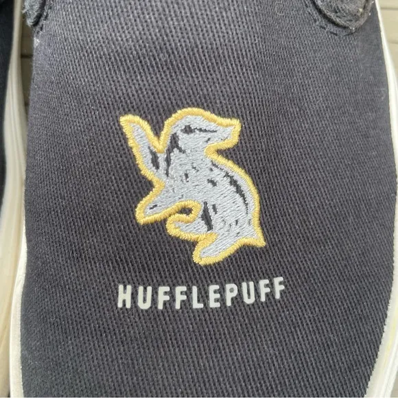 Vans x Harry Potter Hufflepuff Classic Slip On Shoes size 7