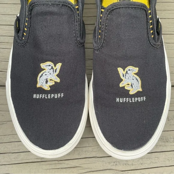 Vans x Harry Potter Hufflepuff Classic Slip On Shoes size 7