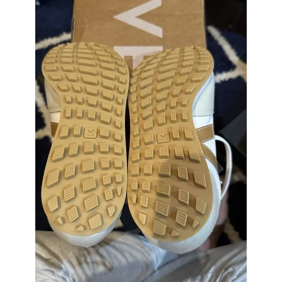 Veja Sdu Alveomesh Sneaker White Stone Size Euro 42 US 9 Mens 11 Women's