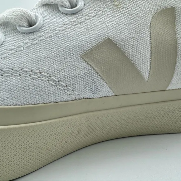 Veja Wata II Low Canvas Sneakers Women’s size 7
