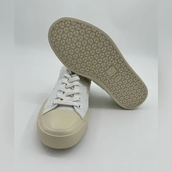 Veja Wata II Low Canvas Sneakers Women’s size 7