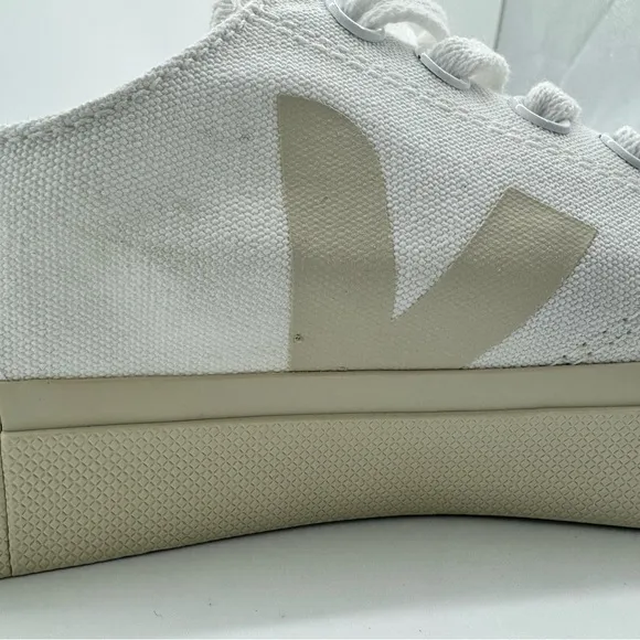 Veja Wata II Low Canvas Sneakers Women’s size 7