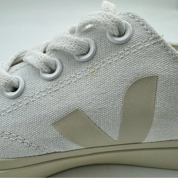 Veja Wata II Low Canvas Sneakers Women’s size 7