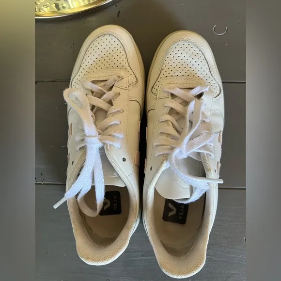 Veja Women's White and Pink Sneakers Size 6