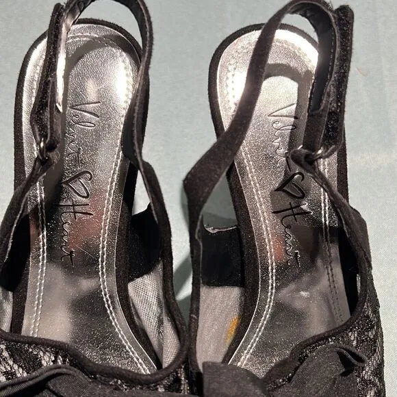 Velvet Heart Nude under lace peep to lace bow heels Size 8 B41