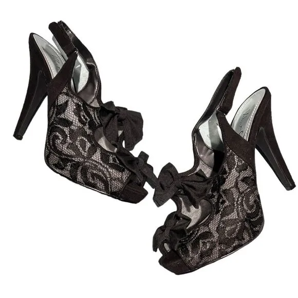 Velvet Heart Nude under lace peep to lace bow heels Size 8 B41