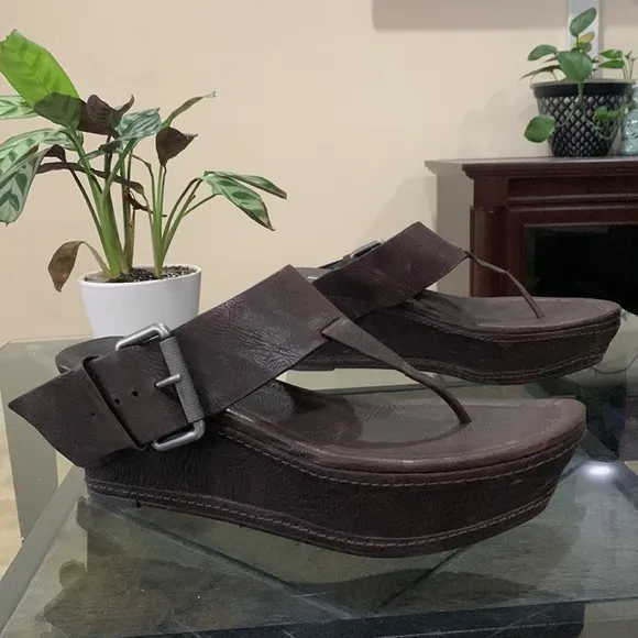 VERA WANG LAVENDER Collection Orlanda Wedge Sandal