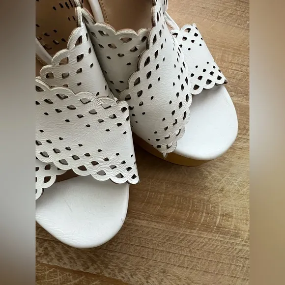 Veronica Beard Gaynor Platform Leather Sandals in White Size 8