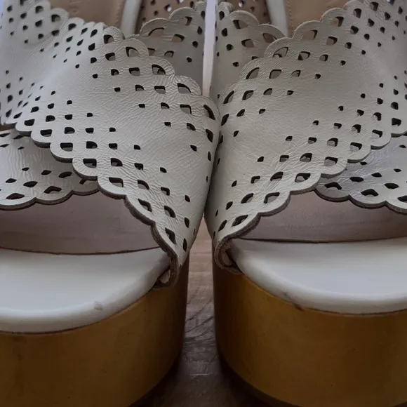 Veronica Beard Gaynor Platform Leather Sandals in White Size 8