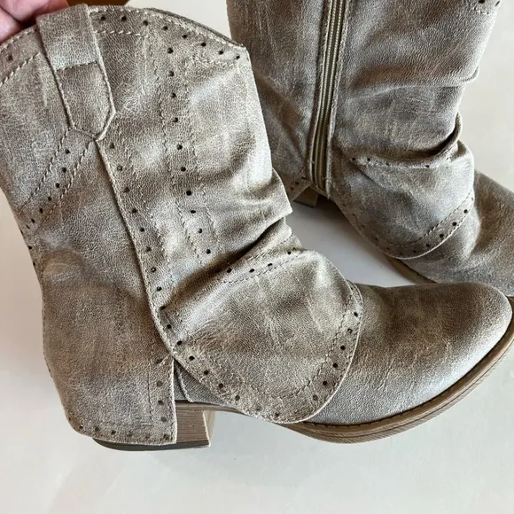 Very  G B Don 2 Women's Boot Size 8.5