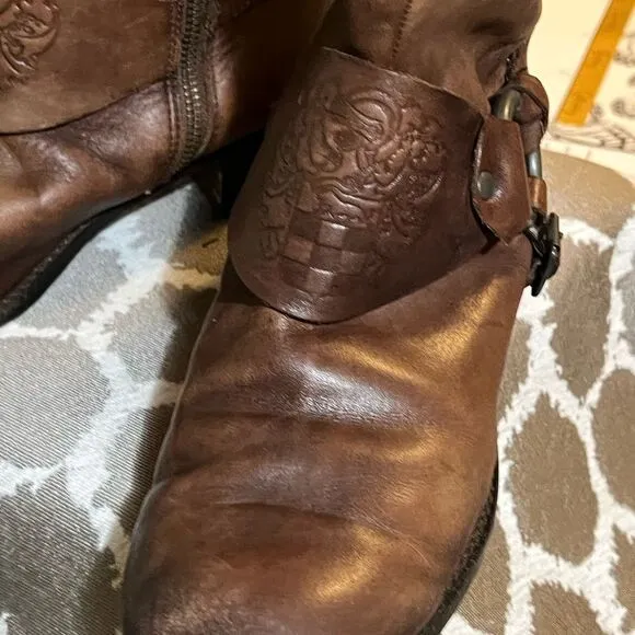 Vince Camuto brown leather riding boots: true countryside chic