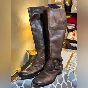 Vince Camuto brown leather riding boots: true countryside chic