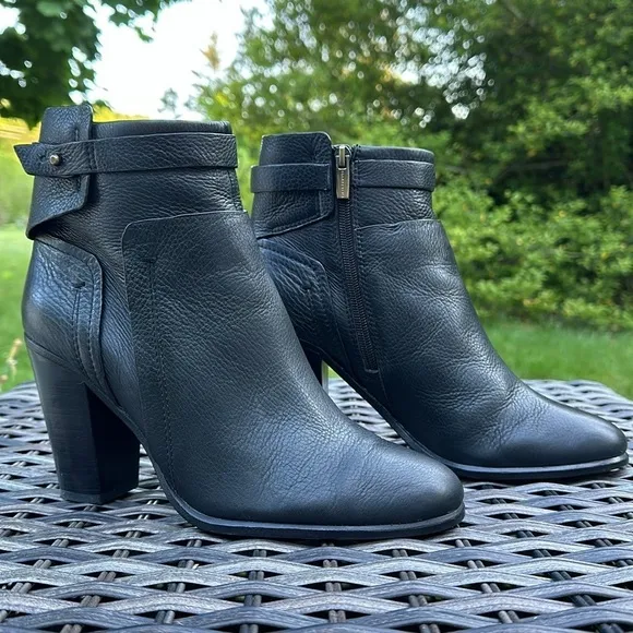 VINCE CAMUTO Faythe Black Pebbled Leather Layered Ankle Booties