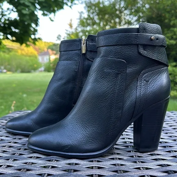 VINCE CAMUTO Faythe Black Pebbled Leather Layered Ankle Booties