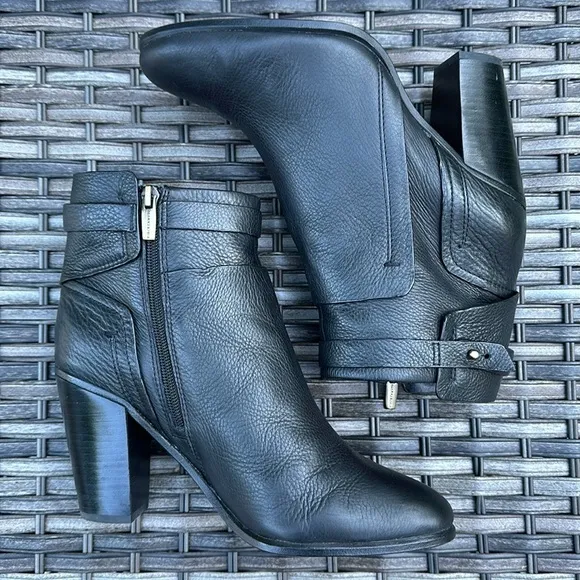 VINCE CAMUTO Faythe Black Pebbled Leather Layered Ankle Booties