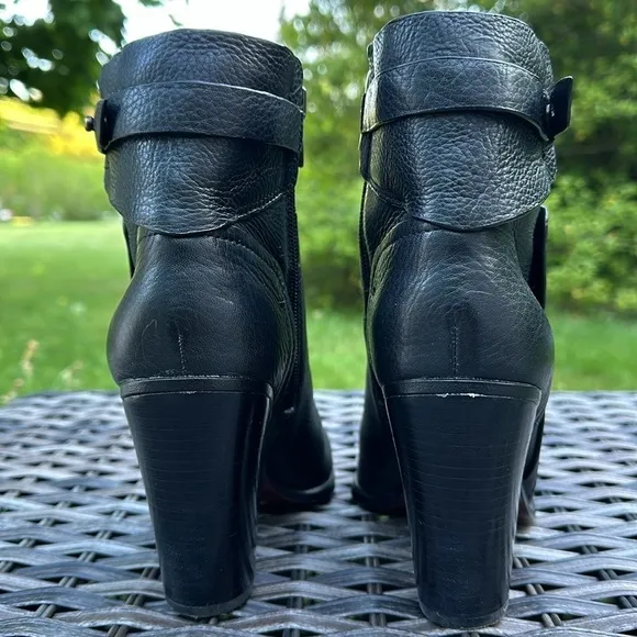 VINCE CAMUTO Faythe Black Pebbled Leather Layered Ankle Booties
