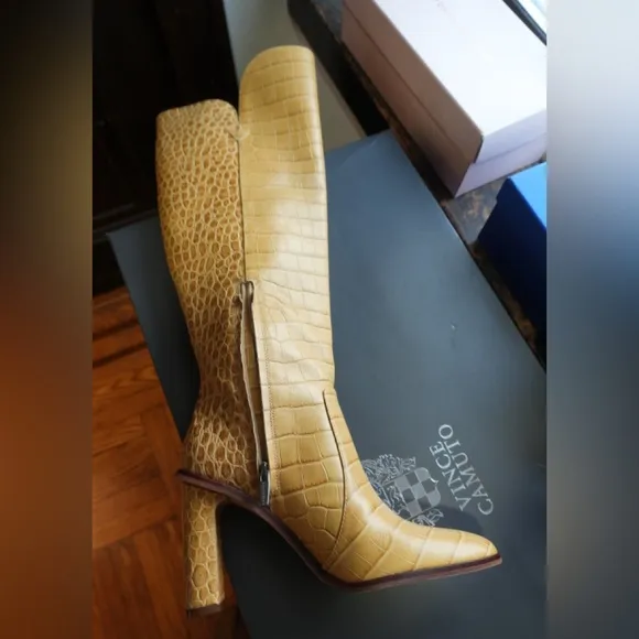 Vince Camuto Palley Cashew Crocodile Size 8.5