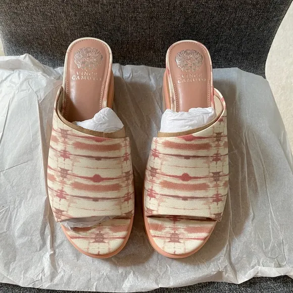 VINCE CAMUTO Slip On Wedge Sandals