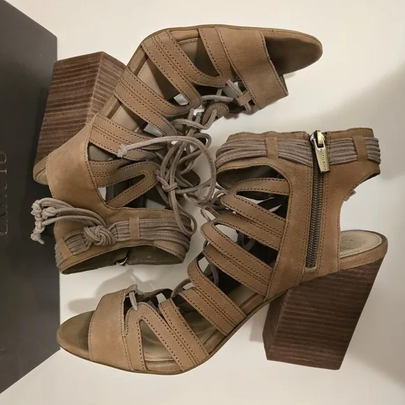 VINCE CAMUTO Tan Chunky Heel Laceup Sandals Tassles Detail Zipup Sides Size 11
