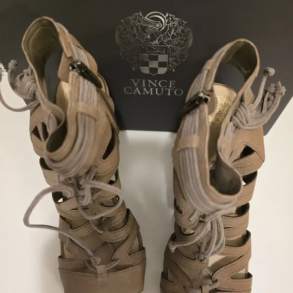 VINCE CAMUTO Tan Chunky Heel Laceup Sandals Tassles Detail Zipup Sides Size 11