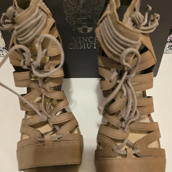 VINCE CAMUTO Tan Chunky Heel Laceup Sandals Tassles Detail Zipup Sides Size 11