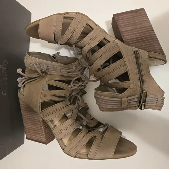 VINCE CAMUTO Tan Chunky Heel Laceup Sandals Tassles Detail Zipup Sides Size 11