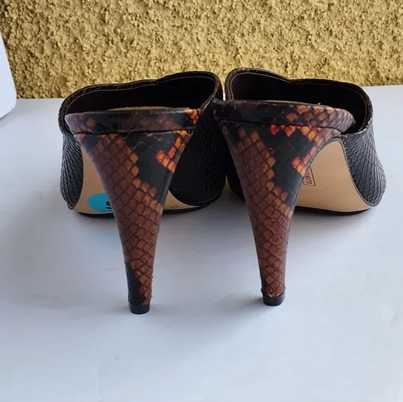 Vince Camuto Women's Bridget Animal Print Pointed Toe Leather Mules Size 6