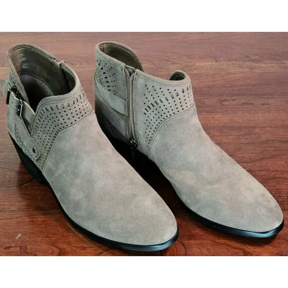 Vince Camuto Womens Pralate Bootie Tuscan Taupe Suede Womens Size 9.5
