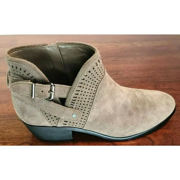 Vince Camuto Womens Pralate Bootie Tuscan Taupe Suede Womens Size 9.5