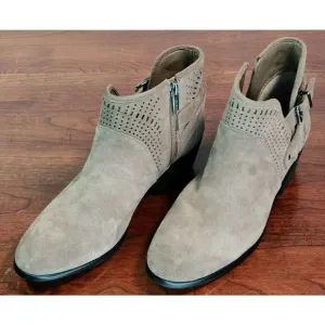 Vince Camuto Womens Pralate Bootie Tuscan Taupe Suede Womens Size 9.5