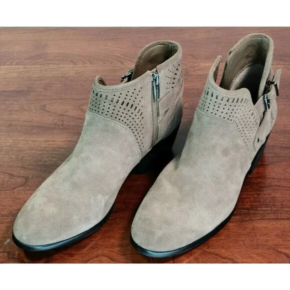 Vince Camuto Womens Pralate Bootie Tuscan Taupe Suede Womens Size 9.5